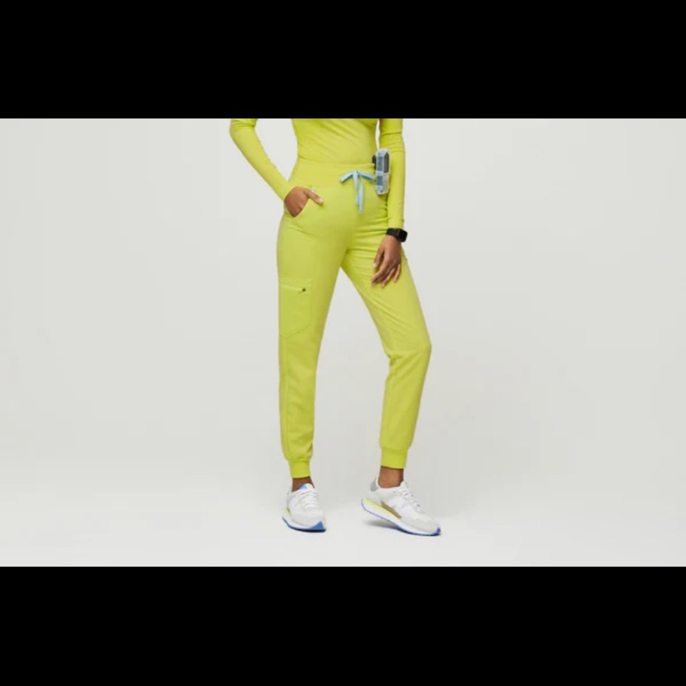 Figs joggers in exclusive color Citrine!